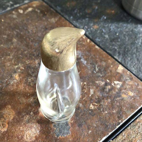 Avon Pert Penguin Cologne Bottle - Picture 3 of 6